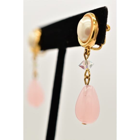 Trifari Vintage Clip Earrings Dangle Pink Beaded Pearl Gold Tone Signed BinBF - Picture 2 of 12
